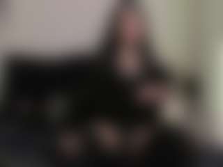 Live cam show with AmyAloqua - Skinny on Camsoda
