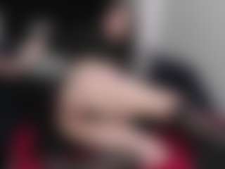 Live cam show with AmyAloqua - Petite MILF on Instabang