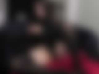 Live cam show with AmyAloqua - Petite MILF on live18s.com