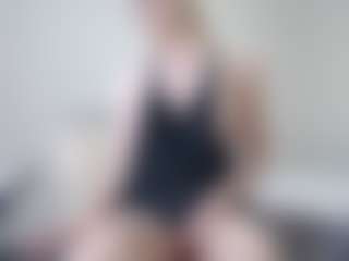 Live cam show with Anna-Stellari - Blonde Hair on TeamSkeetLive
