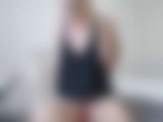 Live cam show with Anna-Stellari - Public MILF on madthumbs