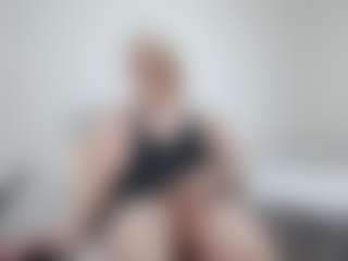 Live cam show with Anna-Stellari - Blonde Hair MILF on Camversity