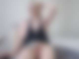 Live cam show with Anna-Stellari - Blonde Hair Middle Aged on friskycurves.com