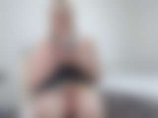 Live cam show with Anna-Stellari - Public on friskycurves.com
