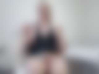 Live cam show with Anna-Stellari - Gamer MILF on xfollow cams