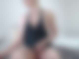 Live cam show with Anna-Stellari - Blonde Hair Curvy on Camsoda