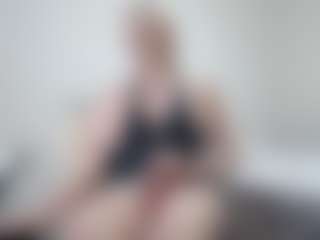 Live cam show with Anna-Stellari - Public MILF on TeamSkeetLive