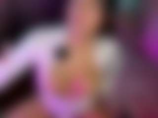 Live cam show with beatriix - Tease on CamwithHer
