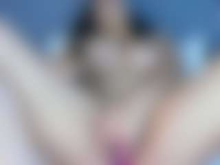 Live cam show with MiaCollson - Nature on Stripli.com