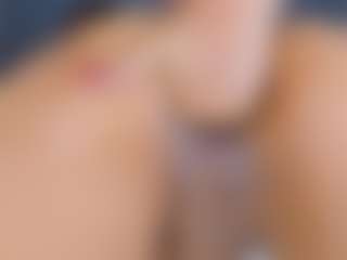 Live cam show with MiaCollson - Camel Toe on sexylive.show
