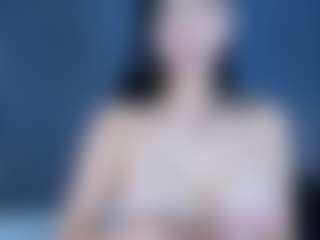 Live cam show with MiaCollson - Camel Toe on liverealitysex.com