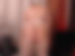 AgathaaWhite MILF webcam performer live streaming