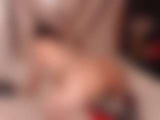 AgathaaWhite MILF webcam performer live streaming