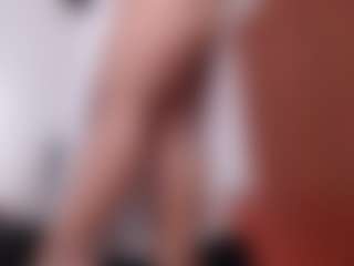 Live cam show with AgathaaWhite - Oil on Mixed Magazine Live