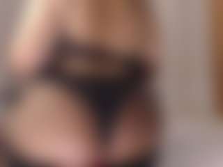 Live cam show with AgathaaWhite - Bedroom MILF on realtime-chat