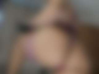 Live cam show with AgathaaWhite - Curvy MILF on AdultVida.com