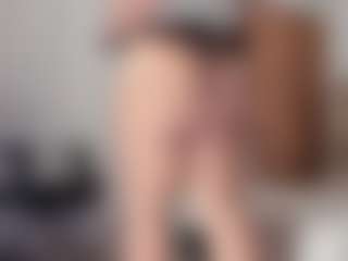 AgathaaWhite MILF webcam performer live streaming