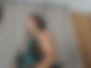 Live cam show with AgathaaWhite - Curvy MILF on Dolls Live