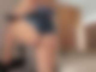 AgathaaWhite MILF webcam performer live streaming