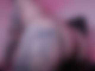 Live cam show with AgathaBolton - Fingering on madthumbs