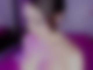 Live cam show with Ariana - Fake Tits on TeamSkeetLive