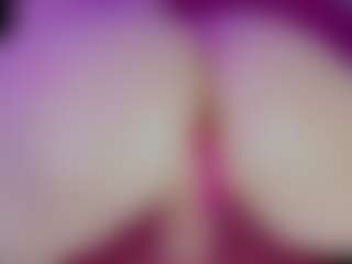 Live cam show with Ariana - No Smoking on Milfs Live