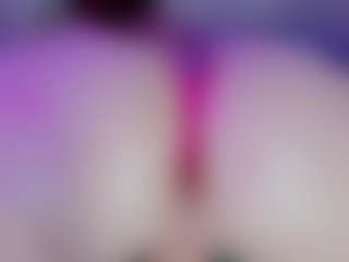 Live cam show with Ariana - Submissive on galaxygirlnitro.com