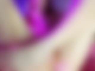 Live cam show with Ariana - Fake Tits on CamClone