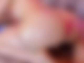 Show en direct avec Ariana - Implants sur Camsoda