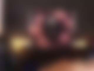Live cam show with Eva - Nipple Piercings on Fling VIP Chat