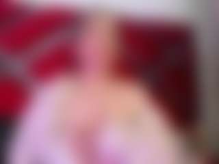 Kendra MILF webcam performer live streaming