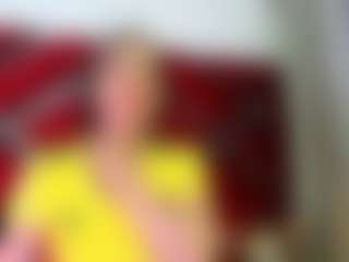 Live cam show with Kendra - Curvy Middle Aged on CamClone