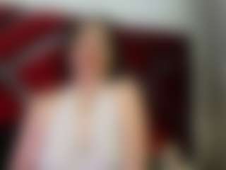 Live cam show with Kendra - Granny MILF on sexylive.show