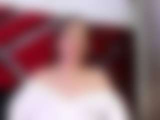 Kendra MILF webcam performer live streaming
