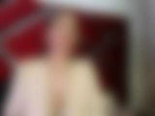 Live cam show with Kendra - Ebony MILF on Mixed Magazine Live