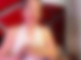 Kendra MILF webcam performer live streaming