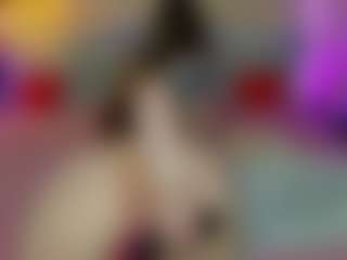 Live cam show with Lola - Natural on chickslive.net