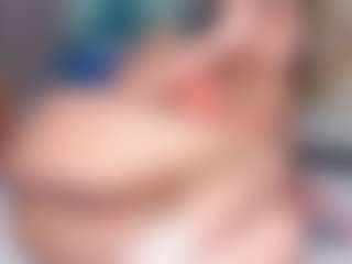 Live cam show with Sophie-Sweett - Spank on Chatstar
