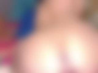 Live cam show with Sophie-Sweett - Facial Piercings on livesuperchat.net