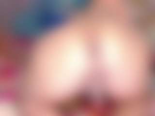 Live cam show with Sophie-Sweett - Orgasm on Fling VIP Chat