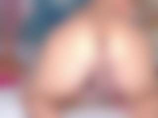 Live cam show with Sophie-Sweett - Tiny Tits on AdultVida.com