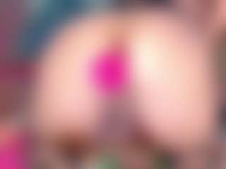 Live cam show with Sophie-Sweett - Small Tits on Gym Cam Girls
