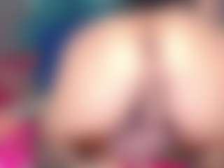 Live cam show with Sophie-Sweett - Cumshot on StripNow