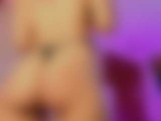 Live cam show with Hanna-Red - Petite on Soda Cam