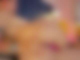 Live cam show with Hanna-Red - Skinny on madthumbs