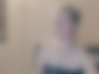 Live cam show with Servallinya - Shaved Pussy MILF on Dare Cams