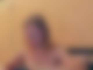 Live cam show with Servallinya - Shaved Pussy MILF on slutload