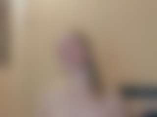 Live cam show with Servallinya - Pinch MILF on Camsoda