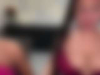Live cam show with Ruby James - Hippie on friskycurves.com