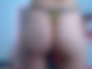 Live cam show with AnyelaBubble - Blonde Hair on xDating